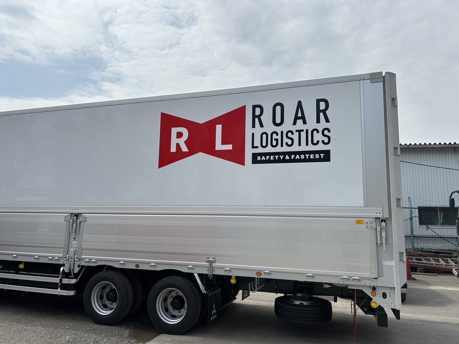 ロアロジスティクス保有の10tウイング車