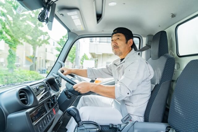 【2025年版】物流の「2024年問題」で今も続く課題は?荷主が今日からできる対策チェックリスト
